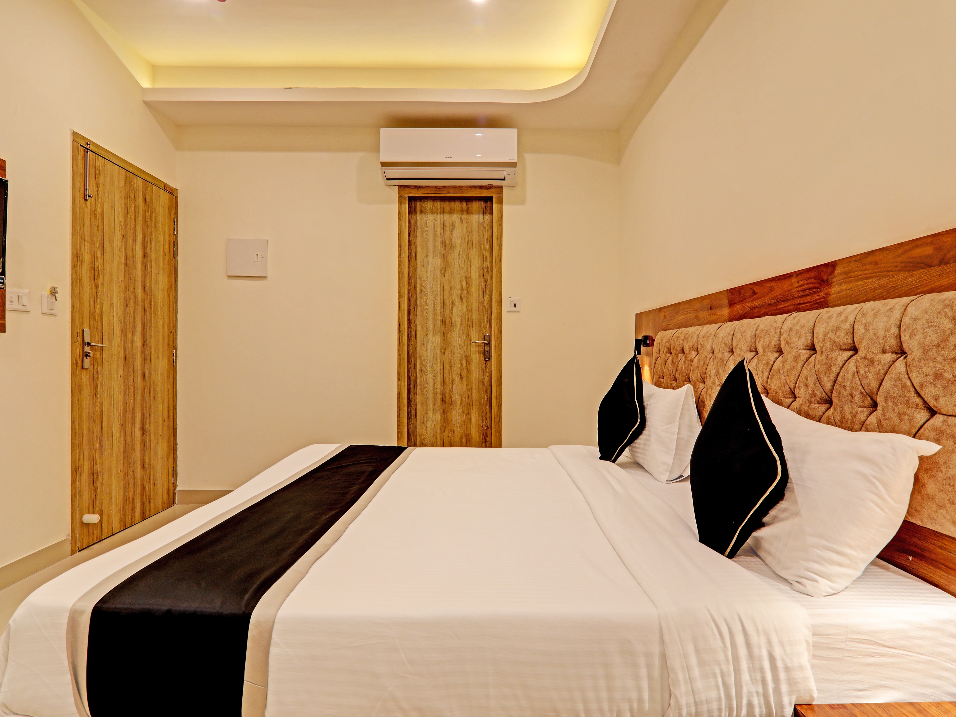 Hotel Heera Grand - Tap to explore photos