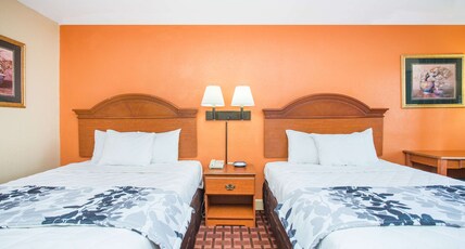 Days Inn by Wyndham Athens Room Type - Queen Room with Two Queen Beds - Smoking