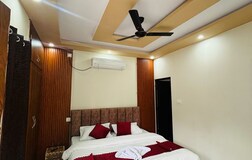 DELUXE AC ROOM