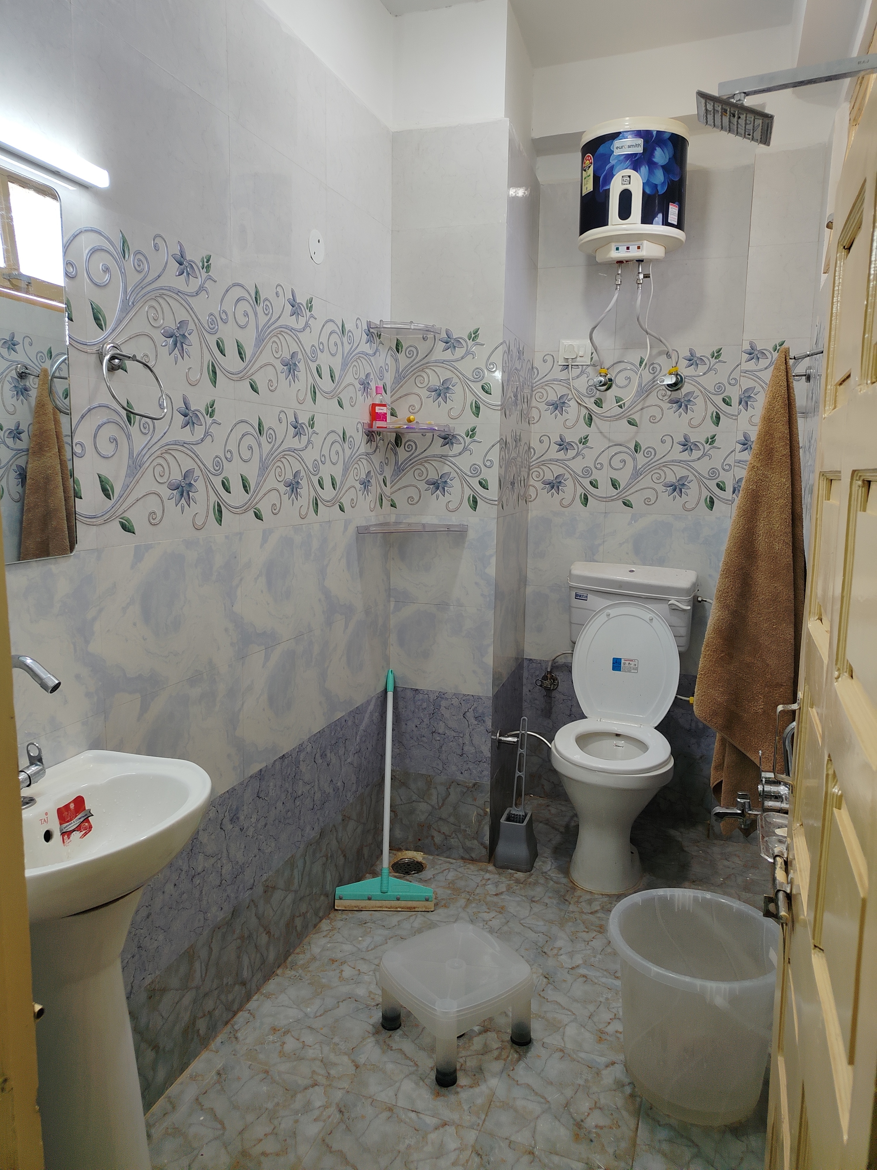 Appel Home Stay - Tap to explore photos