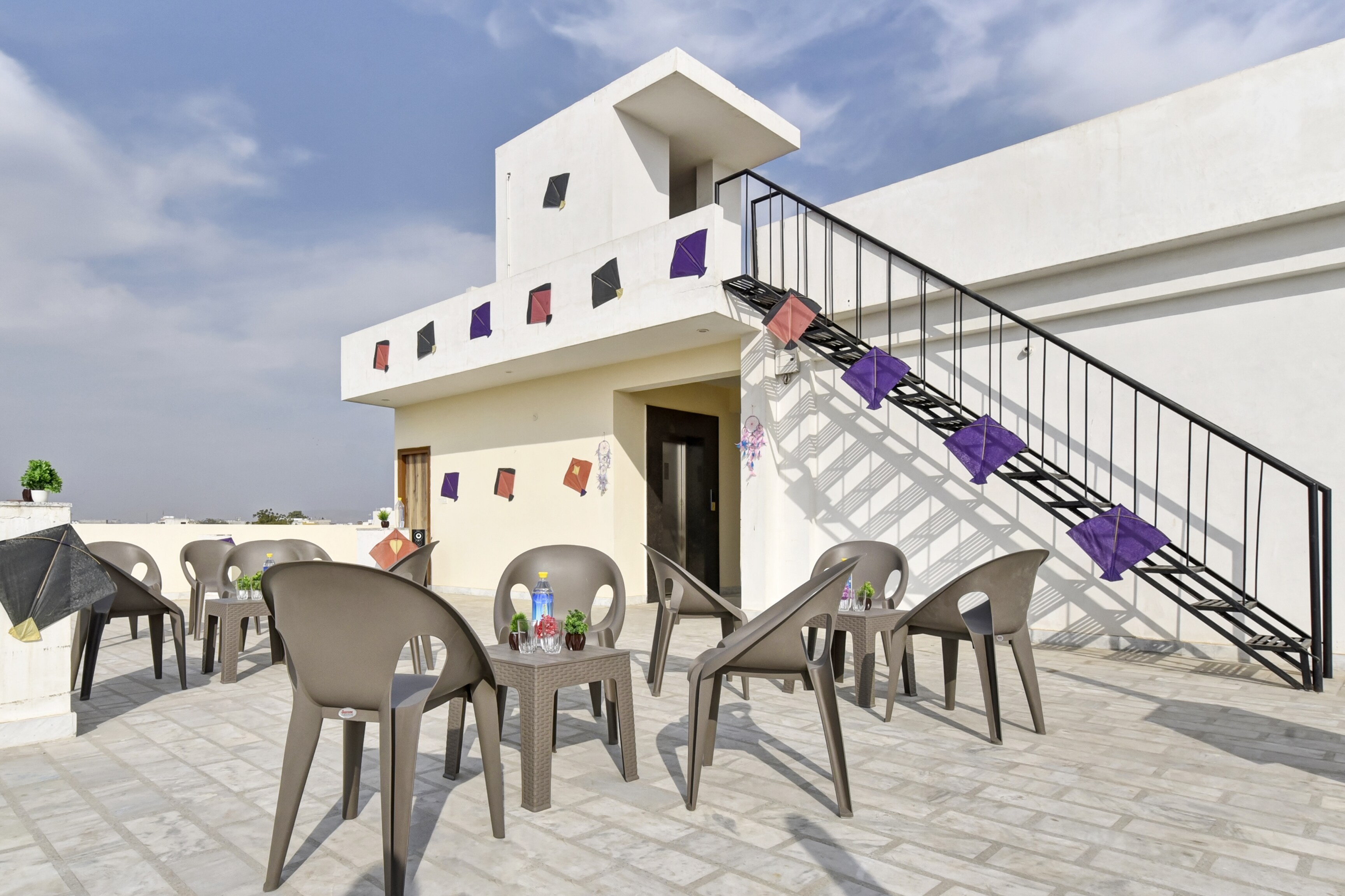 OYO 821162 Hotel 24*7 living - Tap to explore photos