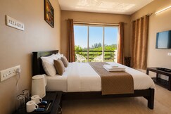 Hide Hillcrest Rooms in a Villa
