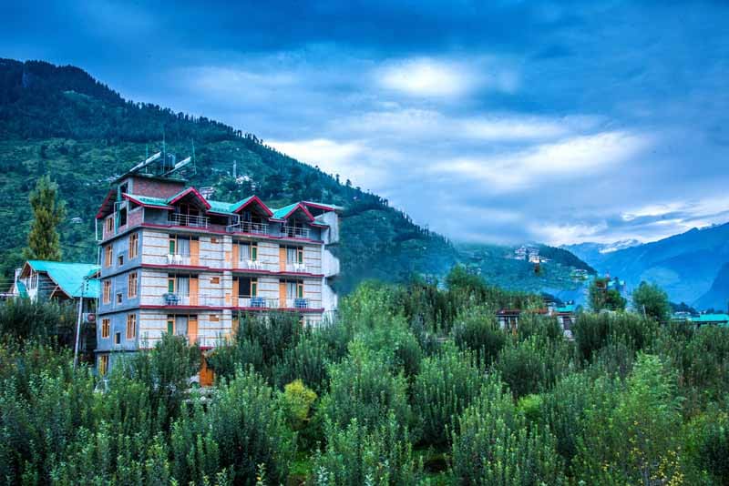 Hotel Snow Villa- 5 min Drive from Volvo Bus Stand - Tap to explore photos