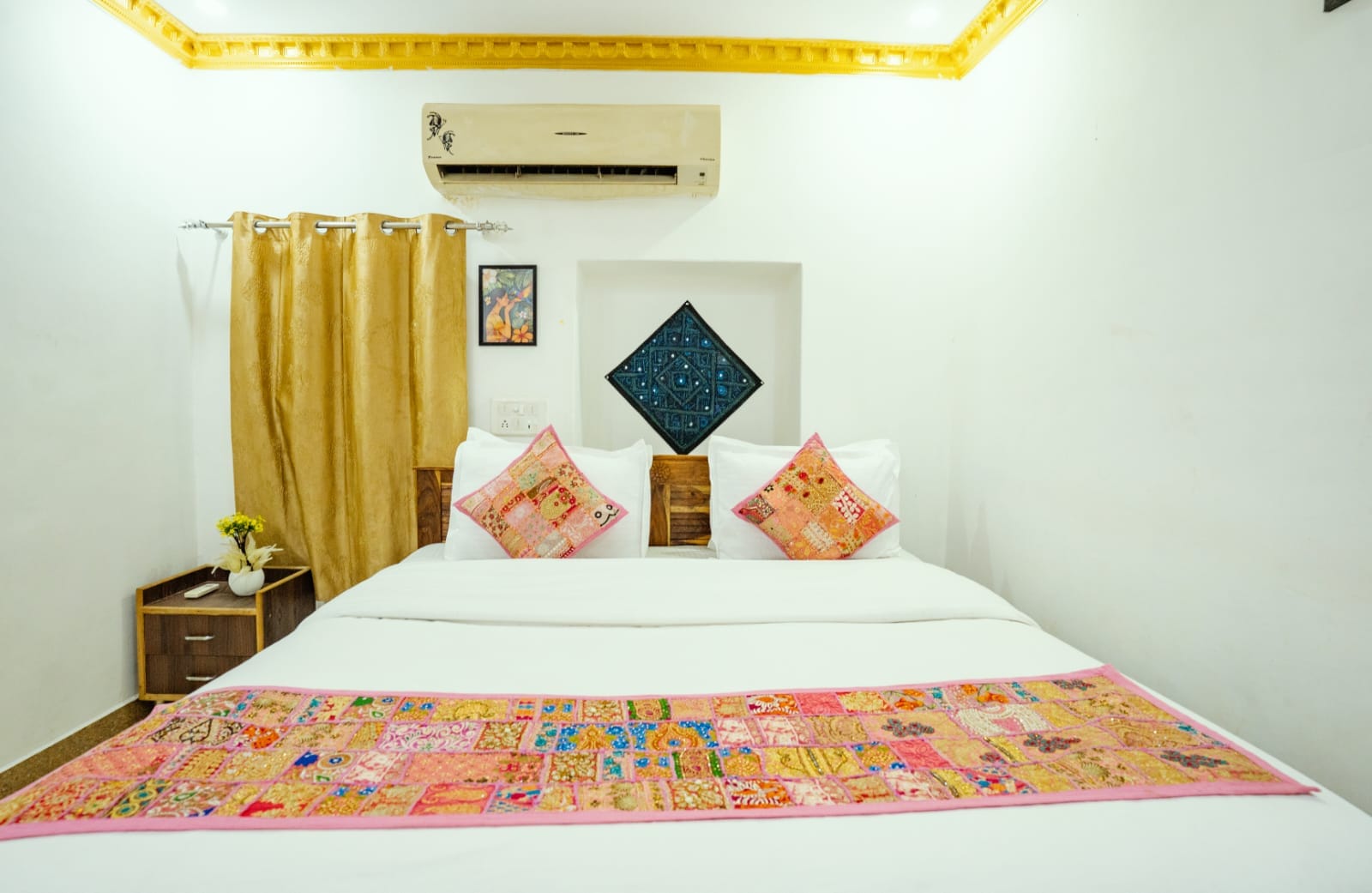 Hotel Darsh Safari - Fort View - Tap to explore photos