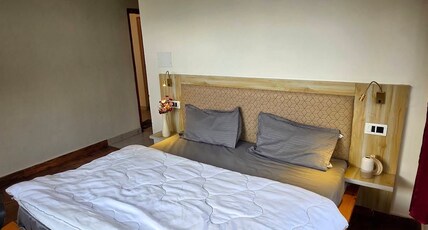 Hi Strangers Stay Manali Room Type - Double Room with Mountain View