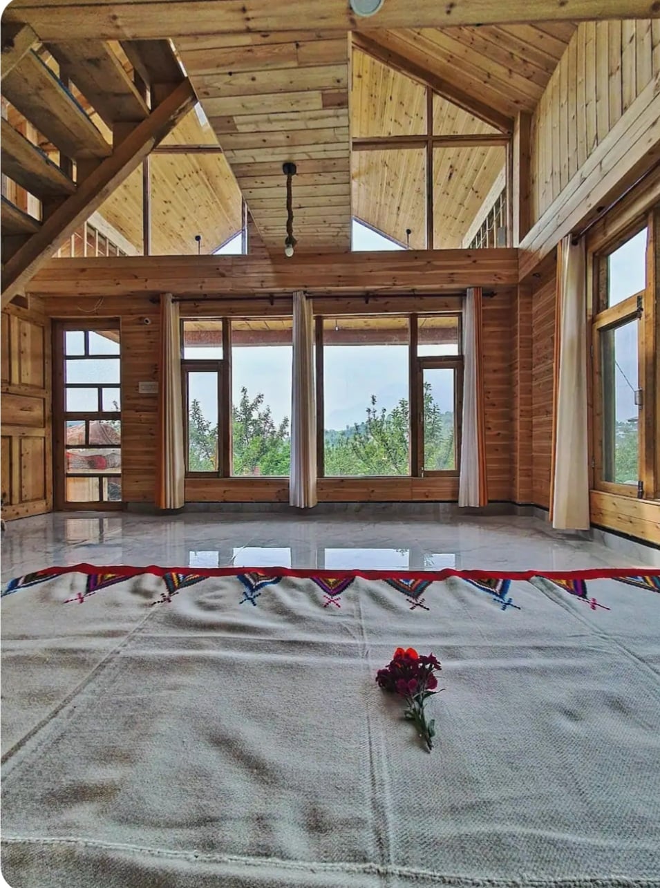 Apple Wood duplex Cottage Sainj - Tap to explore photos