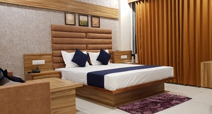 Hotel Royal Fort Division by Akshar Hotel Room Type - Deluxe Ac
