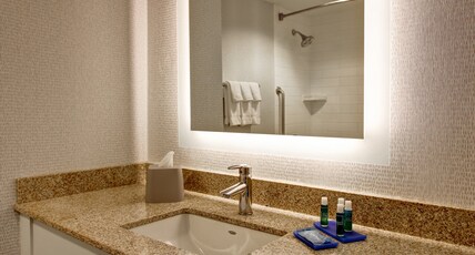 Holiday Inn Express Hotel & Suites Toronto - Markham Room Type - 2 Queen Beds Suite Sofa Bed