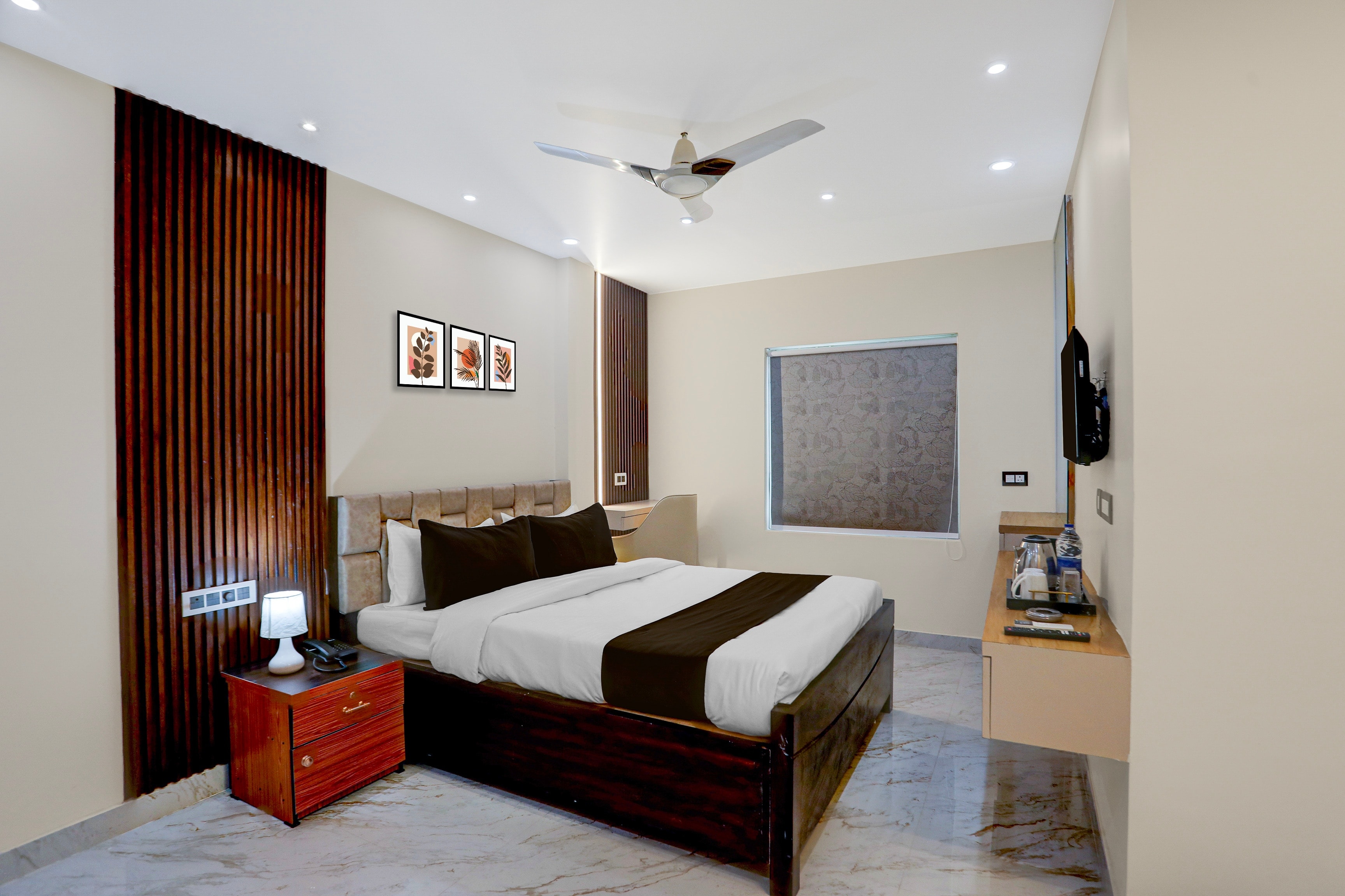 Super Townhouse Puri Bypass Crossway Formerly Hotel Pratee Heights - Tap to explore photos
