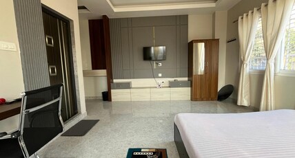 HC Riverview | Luxury Stay Room Type - Premium Room With Private Balcony