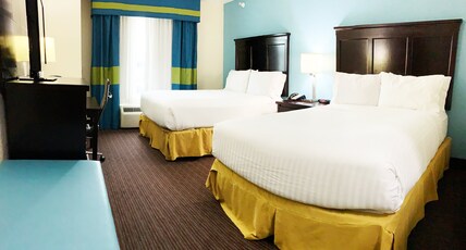 Holiday Inn Express Hotel & Suites Gainesville Room Type - 2 Queen Standard Communications Accessible Tub
