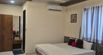 ROYAL HOTEL Room Type - Super Deluxe Room