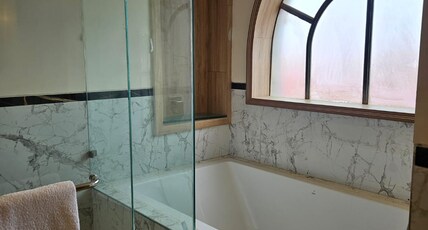 M FarmResort Room Type - Ratna Villas Bathtub