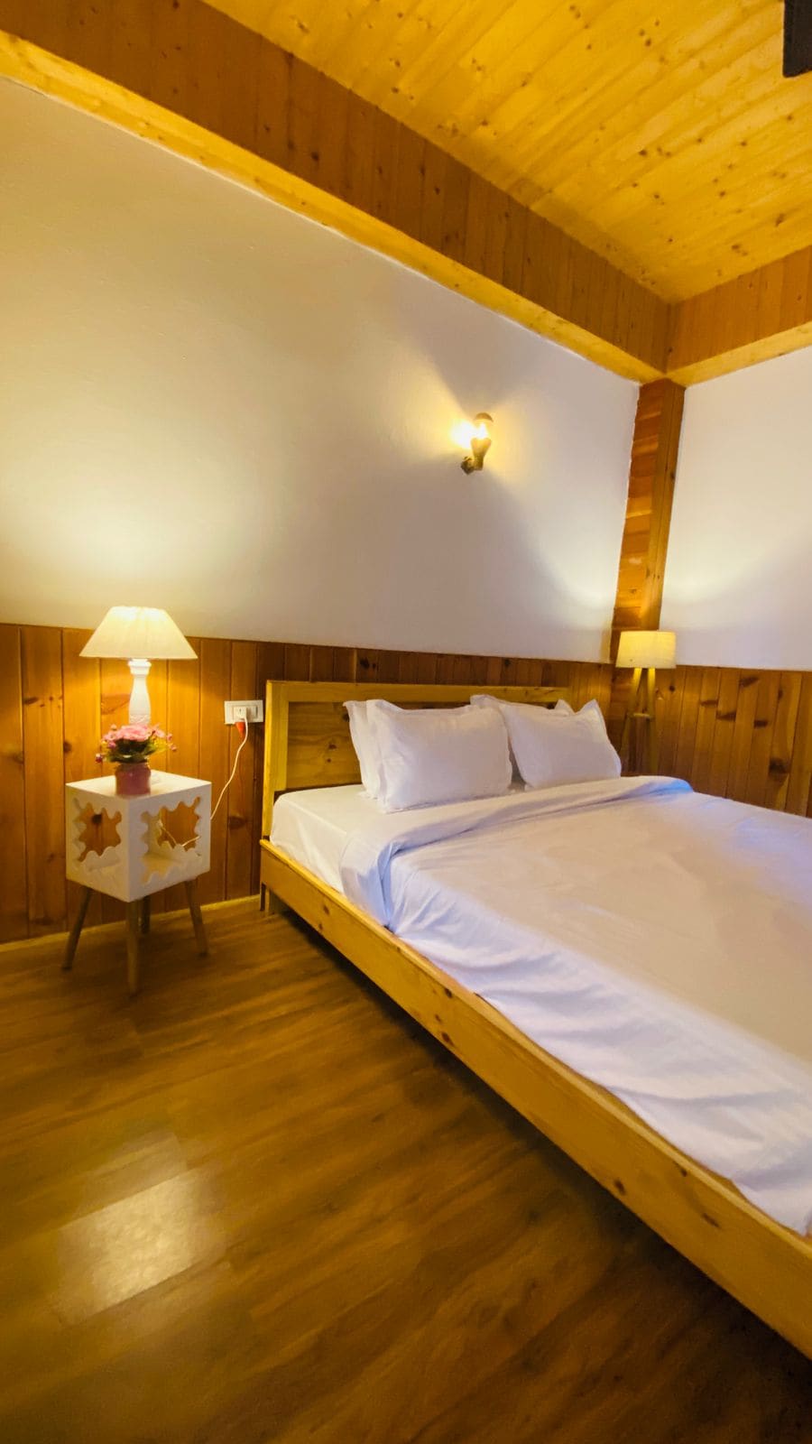 The Riverside Boutique Inn - Tirthan Valley - Tap to explore photos