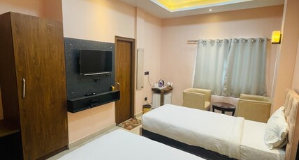 MAHARAJA HOTEL & BANQUET Room Type - DELUX ROOM