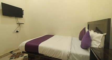 Hotel Star of Kurla Room Type - Deluxe Double Room