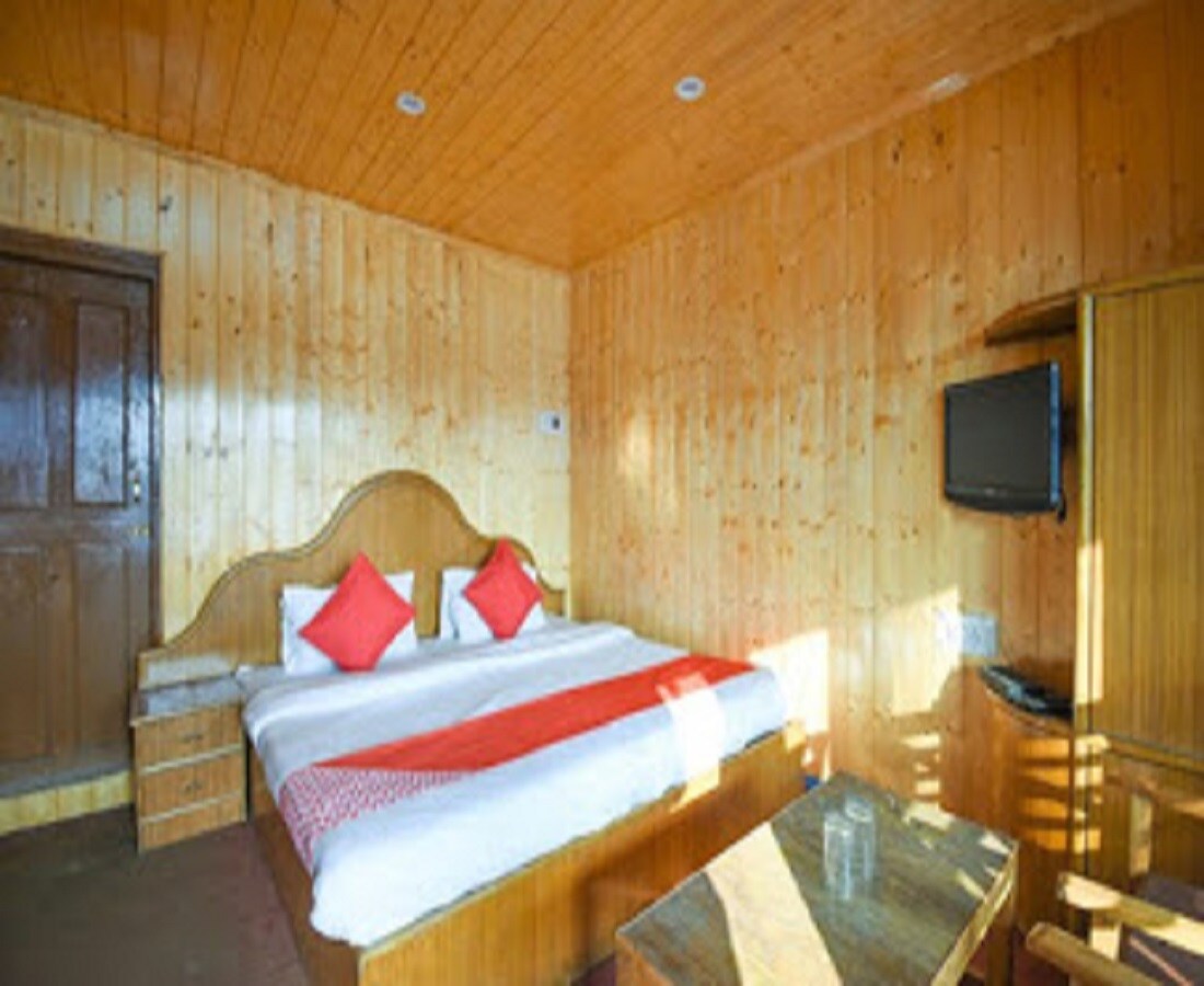 HOTEL NEW PINE PALACE - Tap to explore photos