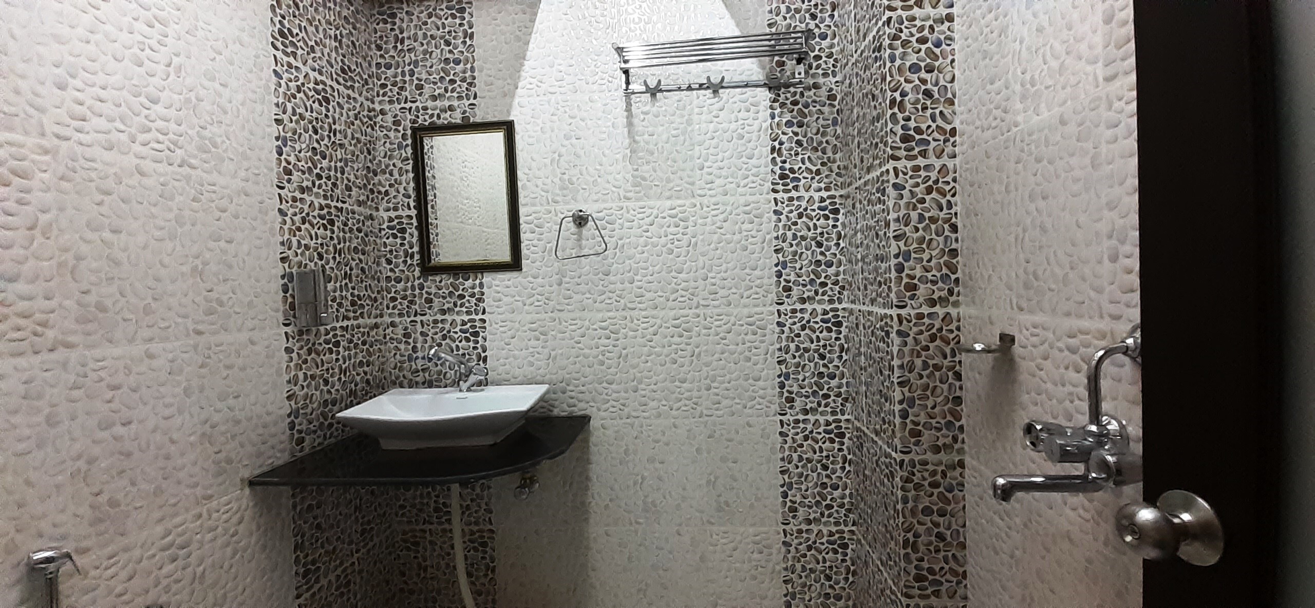 Hotel Romany Haveli - Tap to explore photos