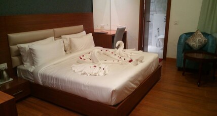 ROYAL INN Room Type - Deluxe Room AC