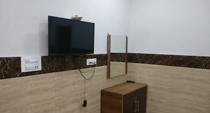 Pishorian Bnb | 400 m to Golden Temple Room Type - Four Bed AC Room