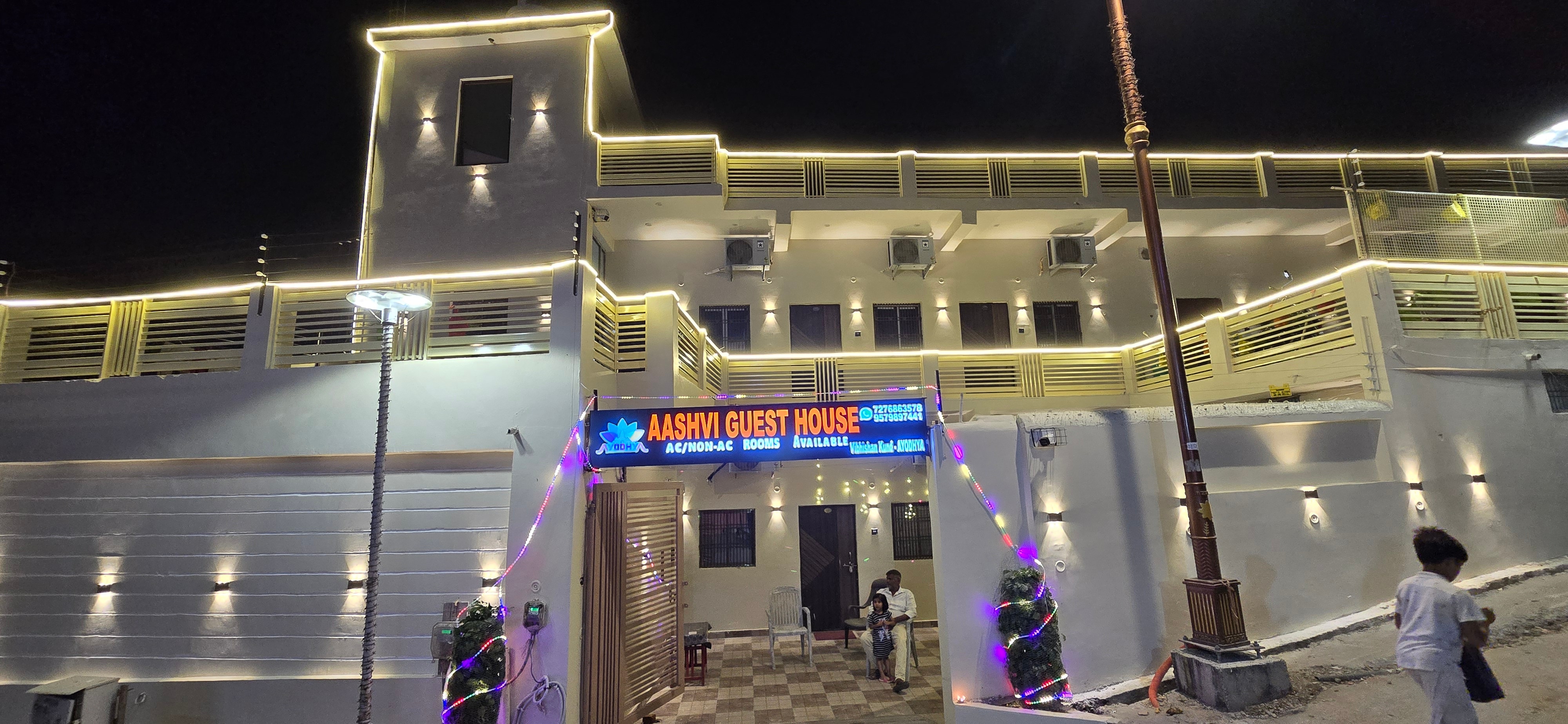 Aashvi Guest House | 10 min walk to Shri Ramjanmbhumi - Tap to explore photos