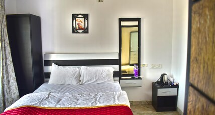 K2 HOLIDAY INN Room Type - Premium Room