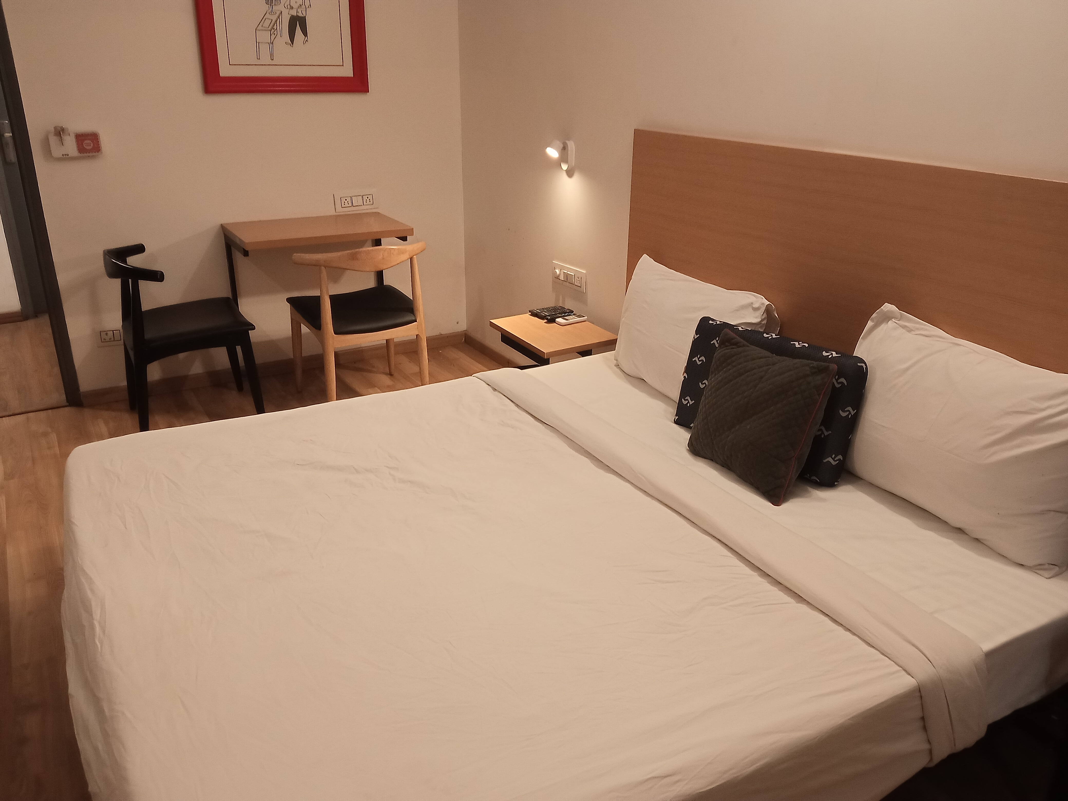 Aura44 - Tap to explore photos