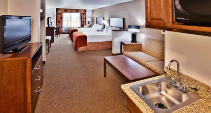 Holiday Inn Express Hotel & Suites Dubuque Room Type - 2 Single Bed Suite Sofa Bed