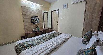 Hotel Gokul Inn Room Type - Deluxe Room Hotel Gokul Inn Room Type - Deluxe Room