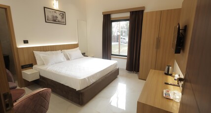 KARSHNI FOOD AND RESORT Room Type - Master Room