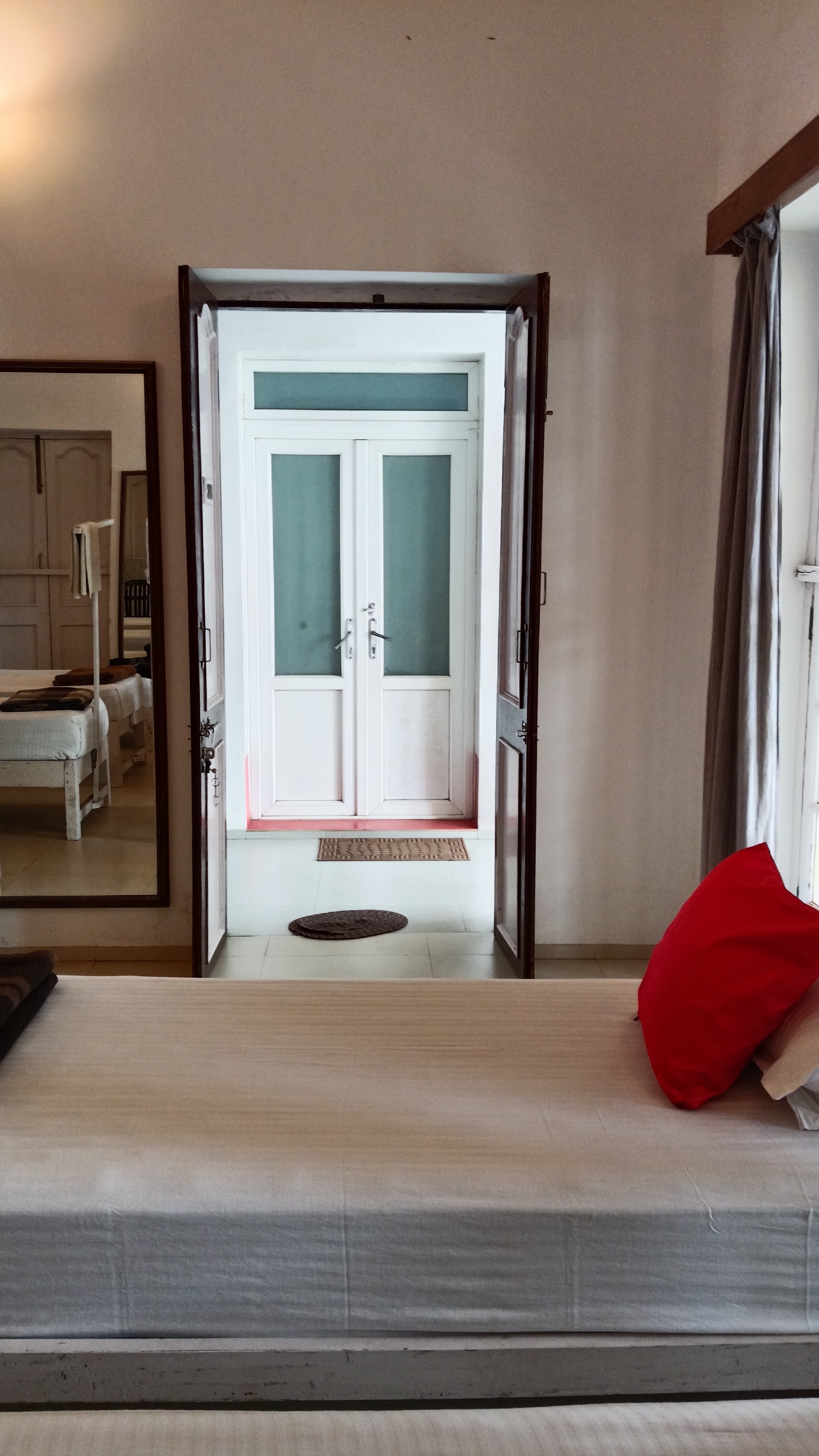 Z Hotel - Tap to explore photos