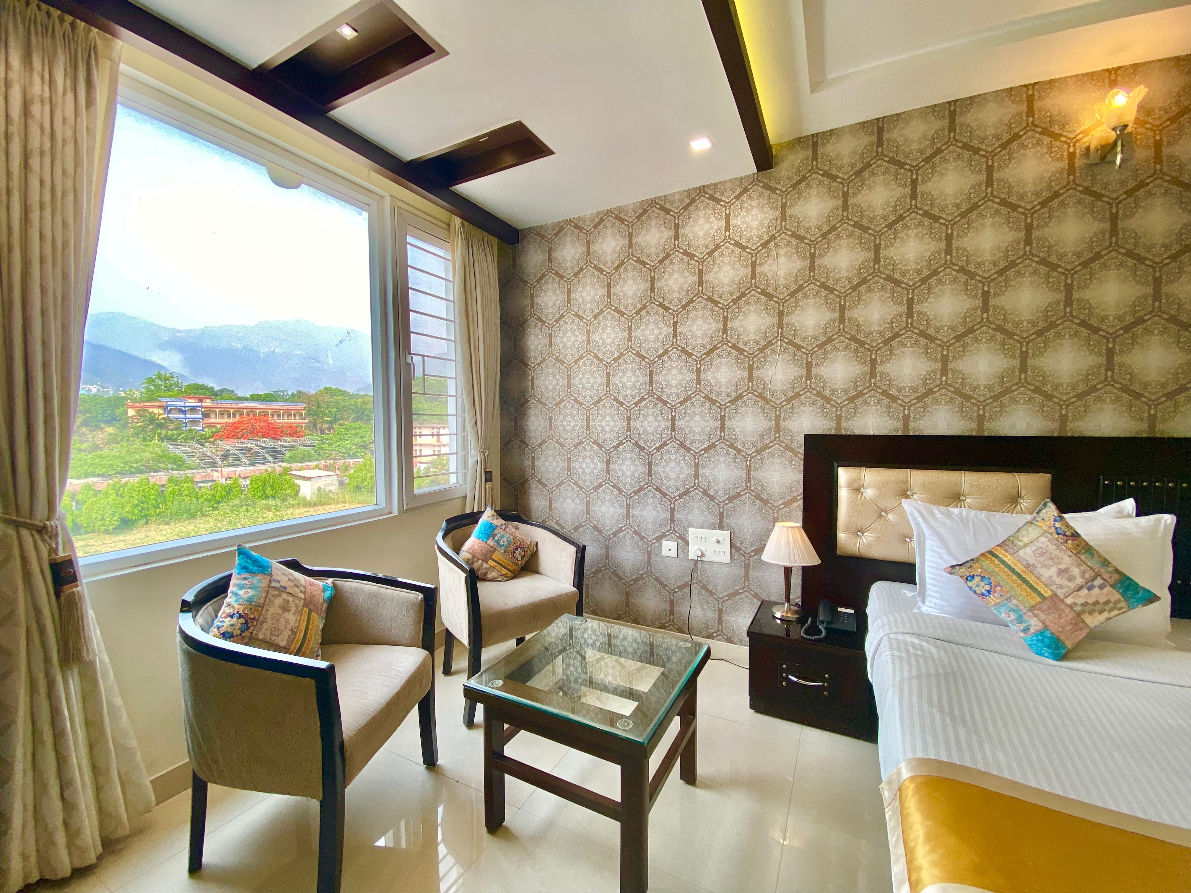 Hotel Green View (Behind Pramarth Niketan) - Tap to explore photos