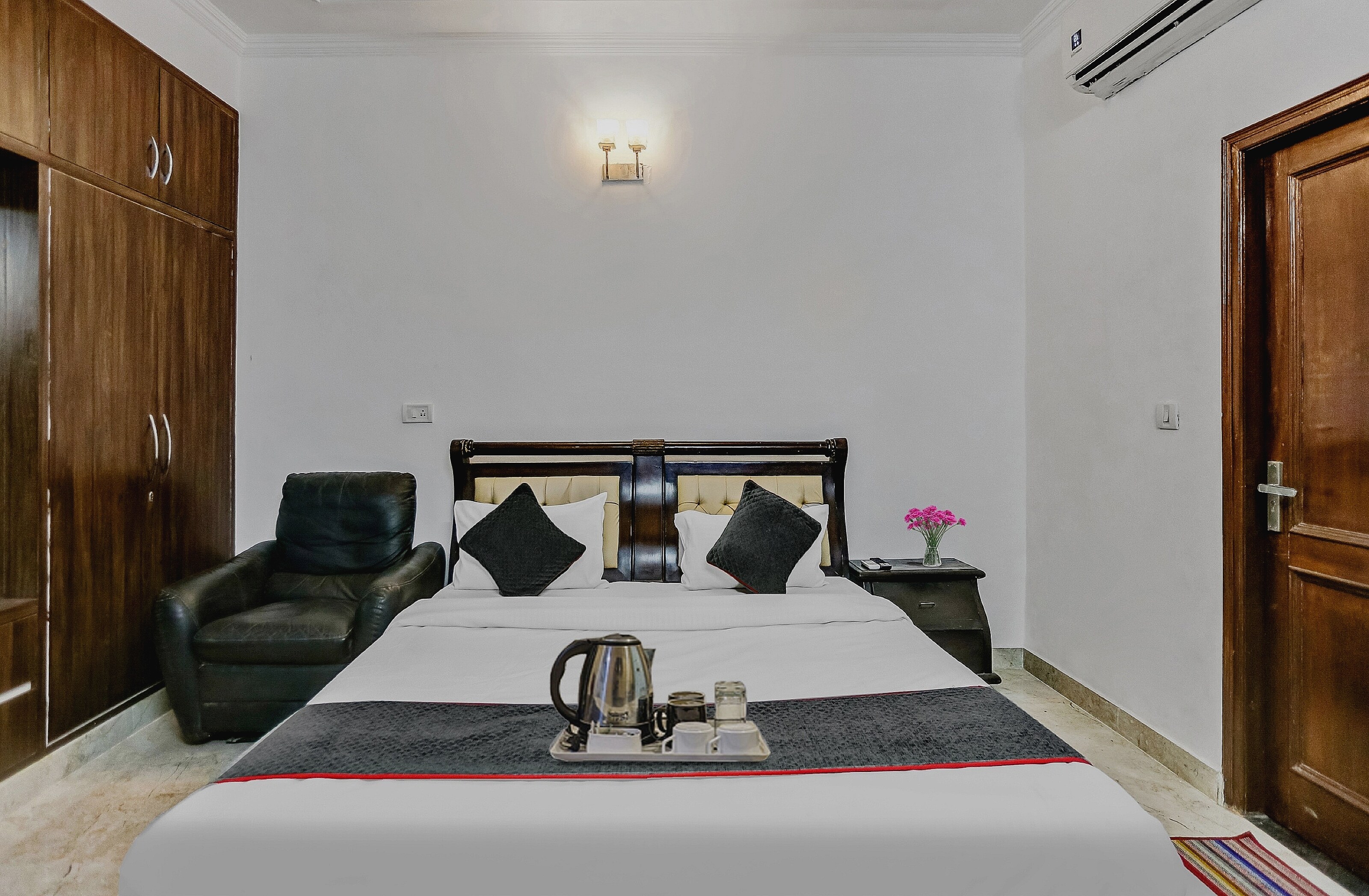 Townhouse Metro Inn Residency Near ISKCON Temple Noida - Tap to explore photos