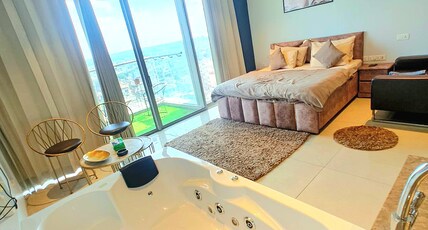 Advait Stays By AGH Room Type - Soak And Stay 8th Floor