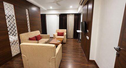 Hotel 3 Leaves Room Type - Suite Room