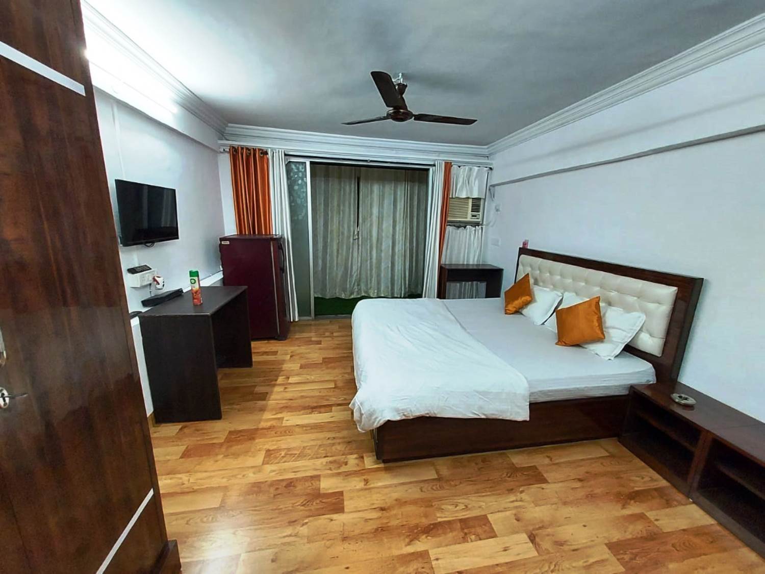 STS Hometel Goregaon - Tap to explore photos