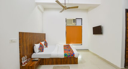 Hotel Rajhans Budget Hotel in Gurgaon Room Type - Deluxe With Free WiFi Hotel Rajhans Budget Hotel in Gurgaon Room Type - Deluxe With Free WiFi