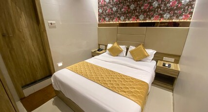 Hotel BKC Crown - Near Trade Centre, Visa Consulate Room Type - Deluxe Double Room