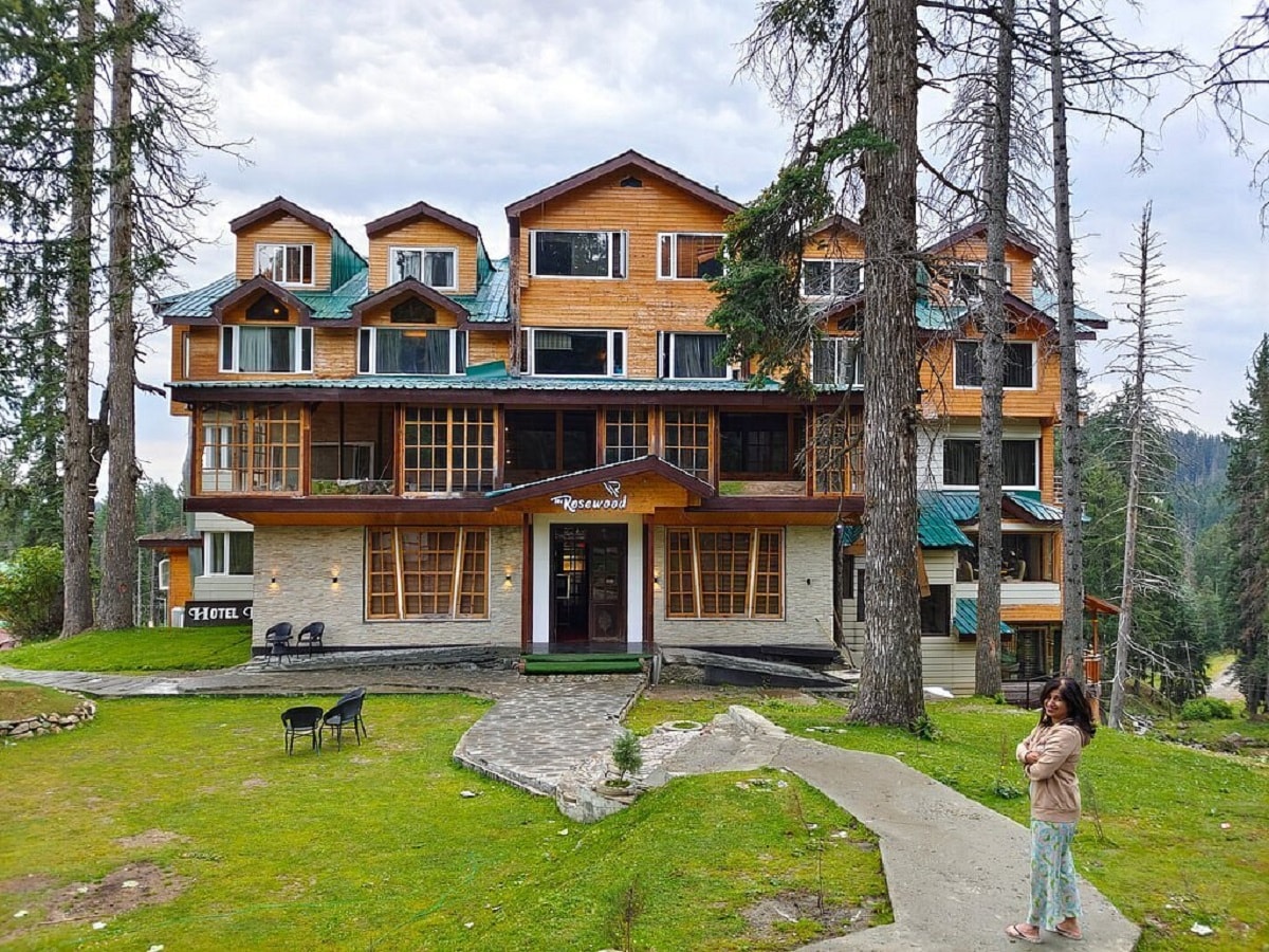 Hotel The Rosewood (Near Gulmarg Gondola) - Tap to explore photos