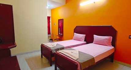 SRI VENKKATRAMANAAS RESIDENCY Room Type - Deluxe Twin