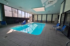 Holiday Inn & Suites Cincinnati-Eastgate (I-275e)
