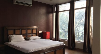 Oasis Hotel Room Type - Deluxe ( Non- AC ROOM )- Small Room