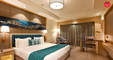 Express Inn The Business Luxury Hotel Room Type - Executive Room (Elegant Dark Wood Finish) Express Inn The Business Luxury Hotel Room Type - Executive Room (Elegant Dark Wood Finish)