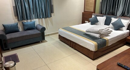 HOTEL OMKARESHWAR INN Room Type - Suite