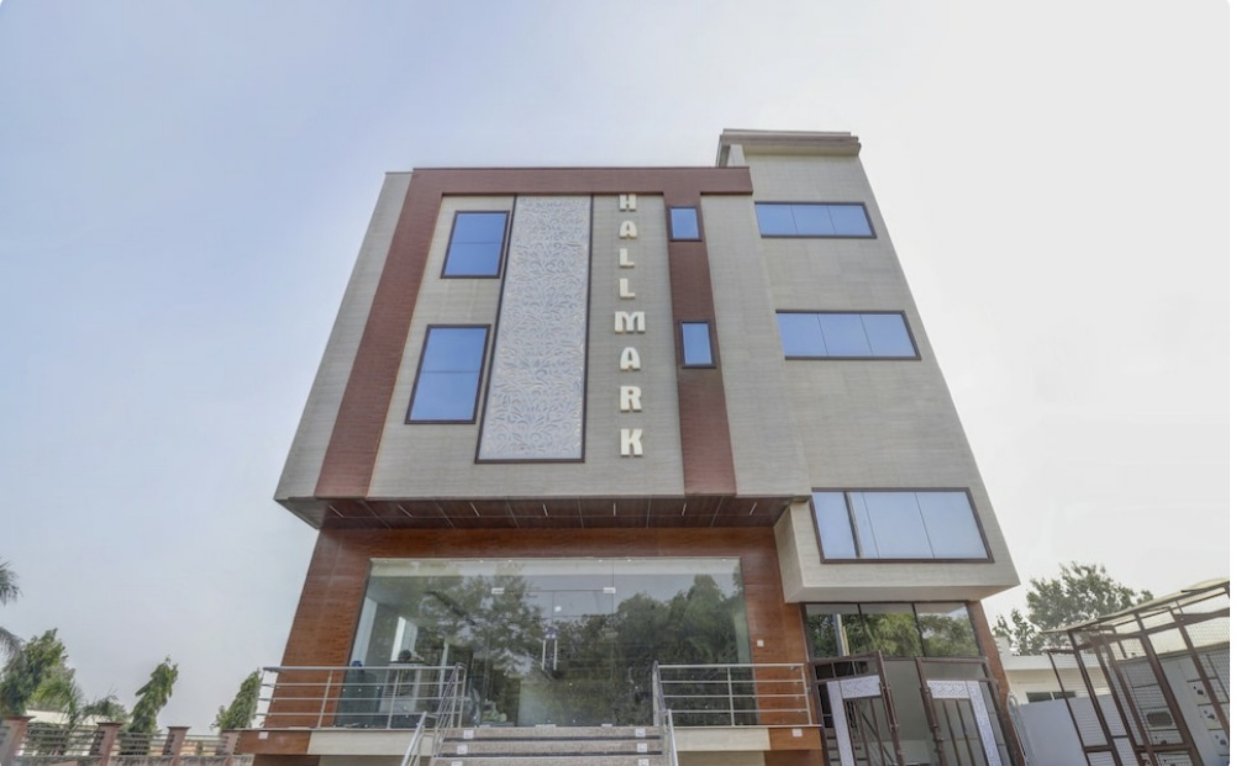 Hotel Hallmark - Tap to explore photos