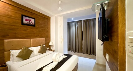 Palm Breeze Hotel - Colaba Room Type - Deluxe Taj View Room