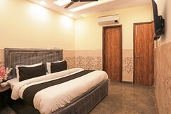 Hotel O Haiderpur Metro Formerly Crown Inn