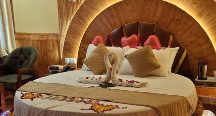 Hotel Glacier Resort Room Type - Honeymoon Special Room