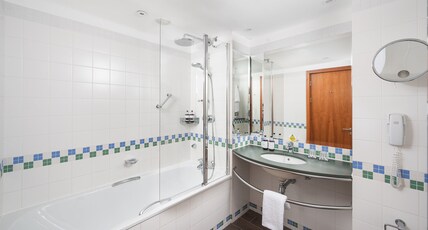 voco ST. DAVID'S CARDIFF, an IHG hotel Room Type - 1 King 1 Bedroom Suite with Harbour View