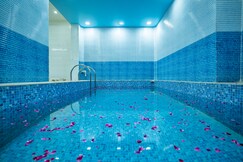Rooms of Hotel Marina Mahal with Swimming Pool